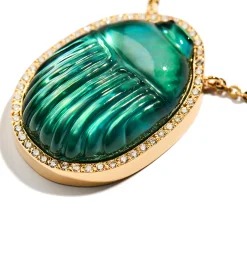 Gola Escapulario diamond necklace