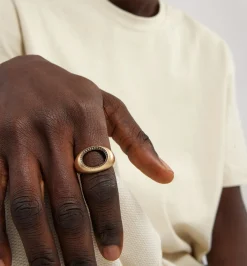 Howlin' diamond ring