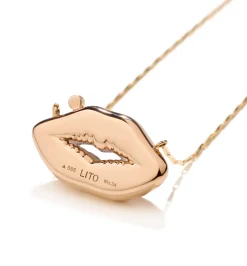 "Kiss me more" small necklace